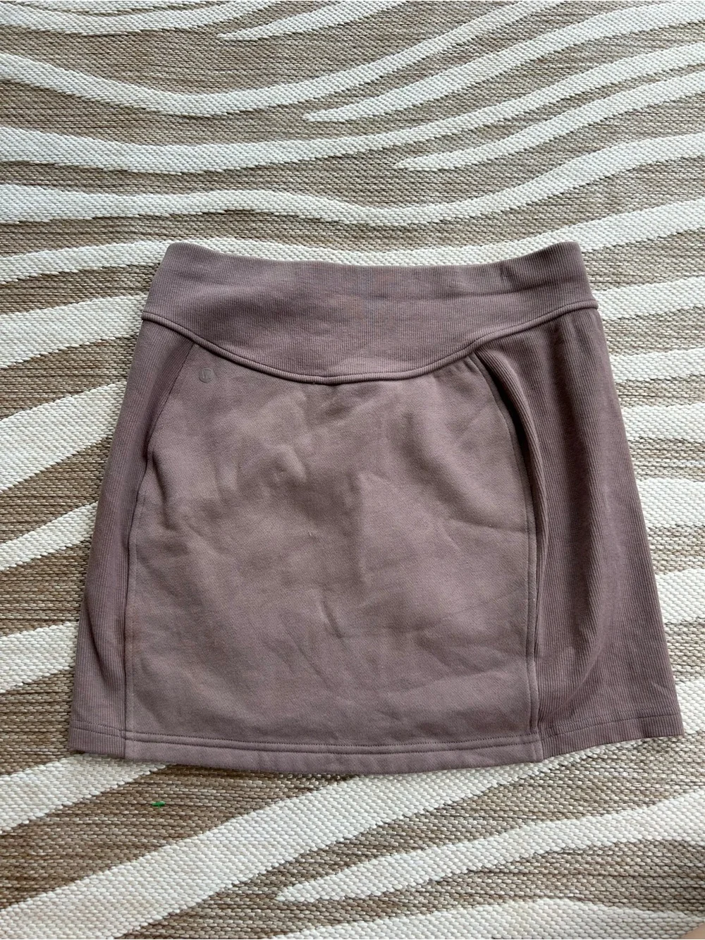Lululemon Scuba High rise mini skirt in Taupetastic - Medium